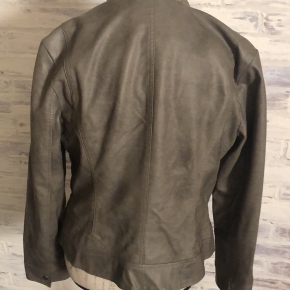 BERNARDO Tailored Faux Leather Jacket size Large. Chest measures 15”, - Picture 2 of 7